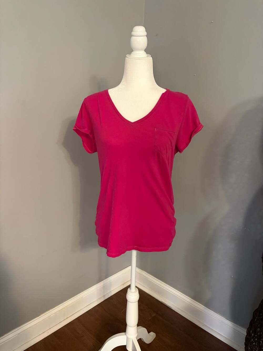 Superdry Women's Organic Cotton Pocket V-Neck T-Shirt in Raspberry